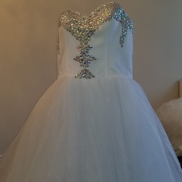 Wedding dress - Picture 7 of 8